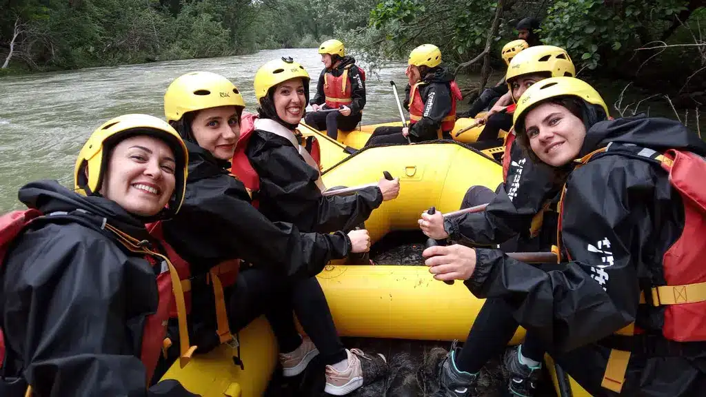 Addio al nubilato in Toscana con esperienza di rafting nel fiume Elsa nel Chianti