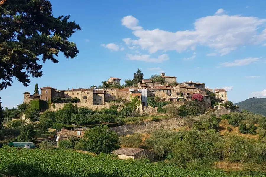 Vista sul borgo di Montefioralle durante il Chianti Trek & Taste